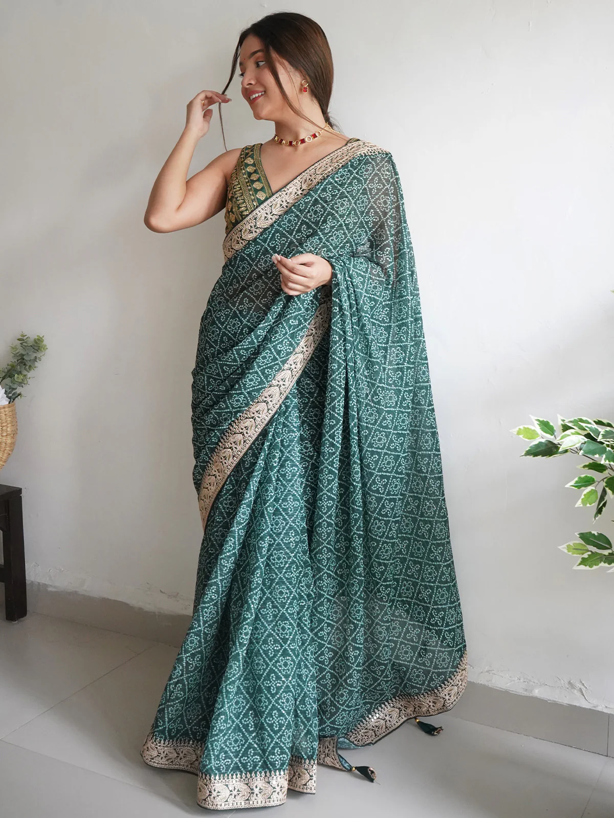 Odette Women Beautiful Green Georgette  Saree With Unstitched Blouse - Image 2