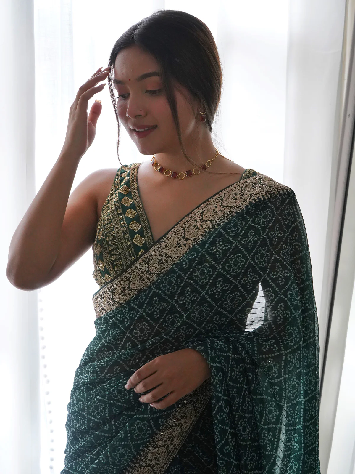 Odette Women Beautiful Green Georgette  Saree With Unstitched Blouse - Image 4