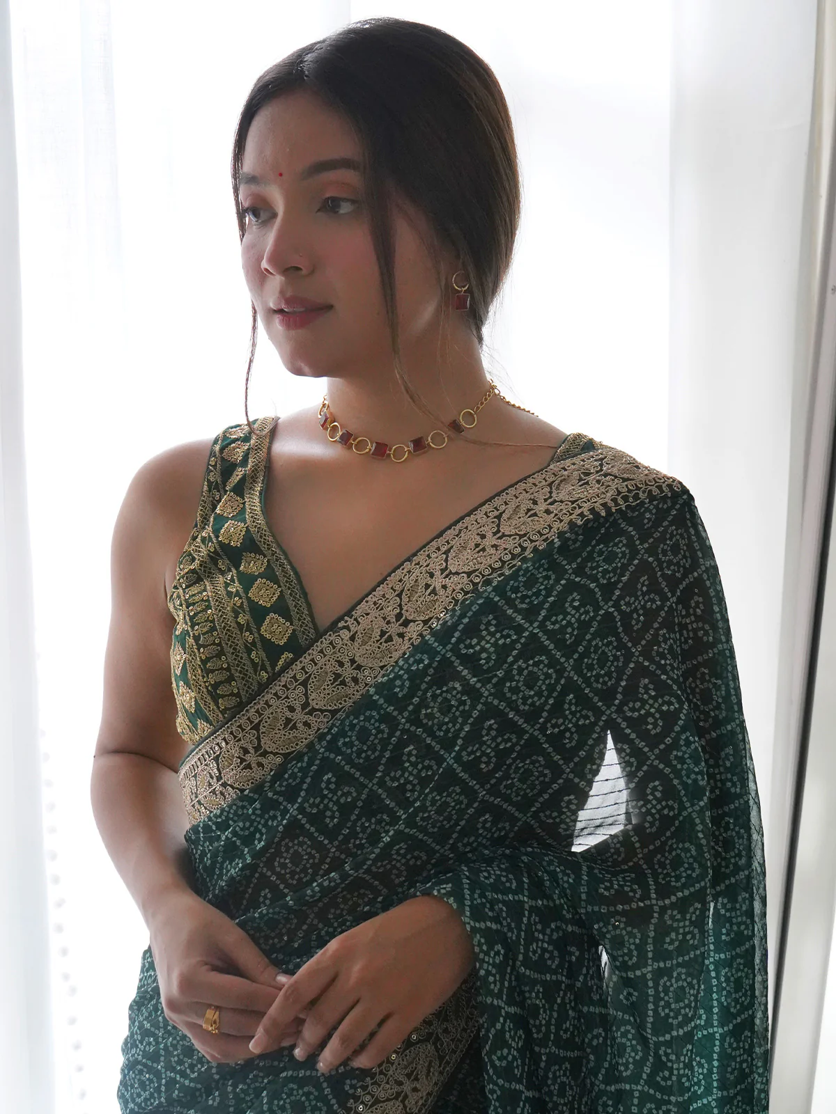 Odette Women Beautiful Green Georgette  Saree With Unstitched Blouse - Image 5