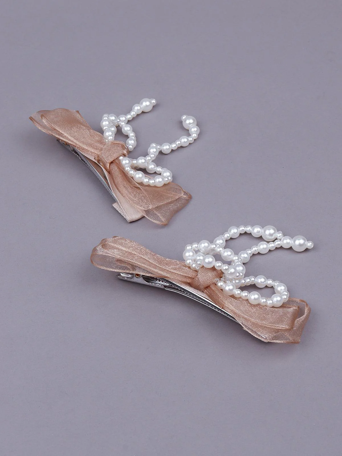 Odette Women Beige Bow Embellished With Artificial Pearls Hair Clips - Image 3