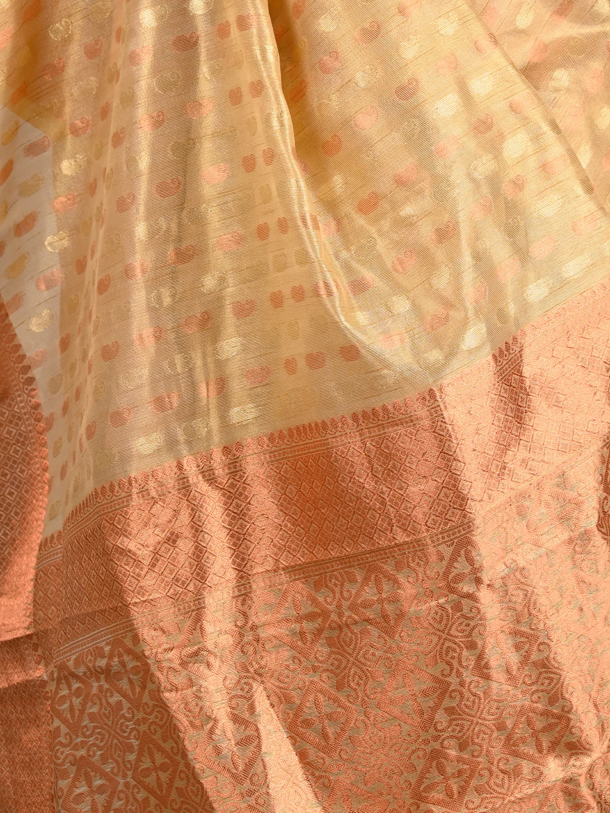 Odette Women Beige Tissue Woven Saree With Unstitched Blouse - Image 4