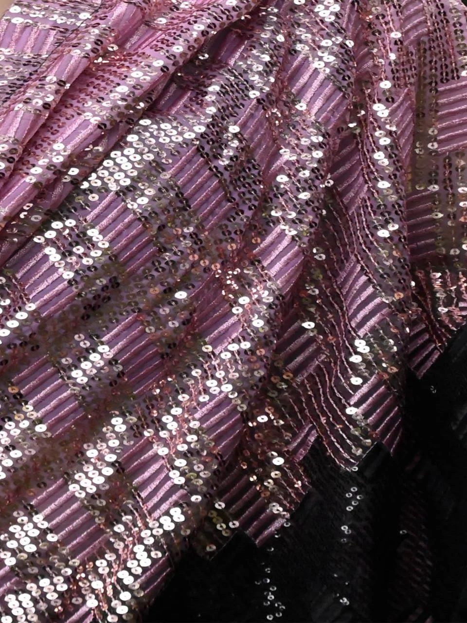 Odette Women Pink & Black Georgette Sequins Saree With Unstitched Blouse - Image 4