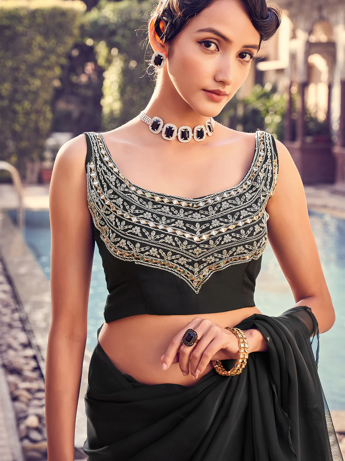 Odette Women Black Organza Solid Saree With Blouse Piece - Image 4