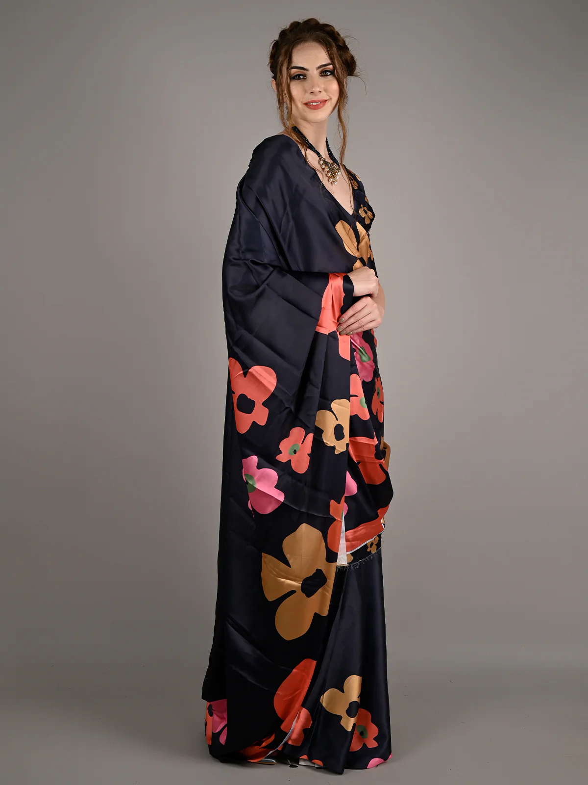 Odette Women Black Silk Blend Digital Floral Print Saree With Unstitched Blouse - Image 2