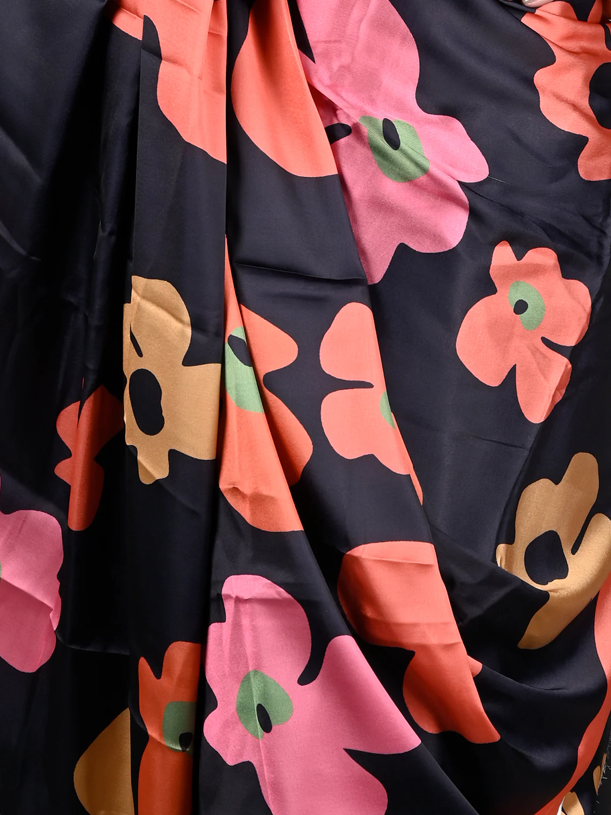 Odette Women Black Silk Blend Digital Floral Print Saree With Unstitched Blouse - Image 4