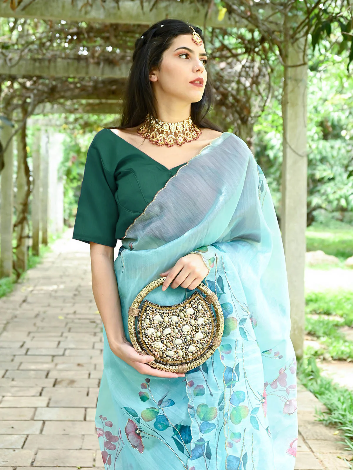Odette Women Blue Organza Floral Print Saree With Unstitched Blouse - Image 3