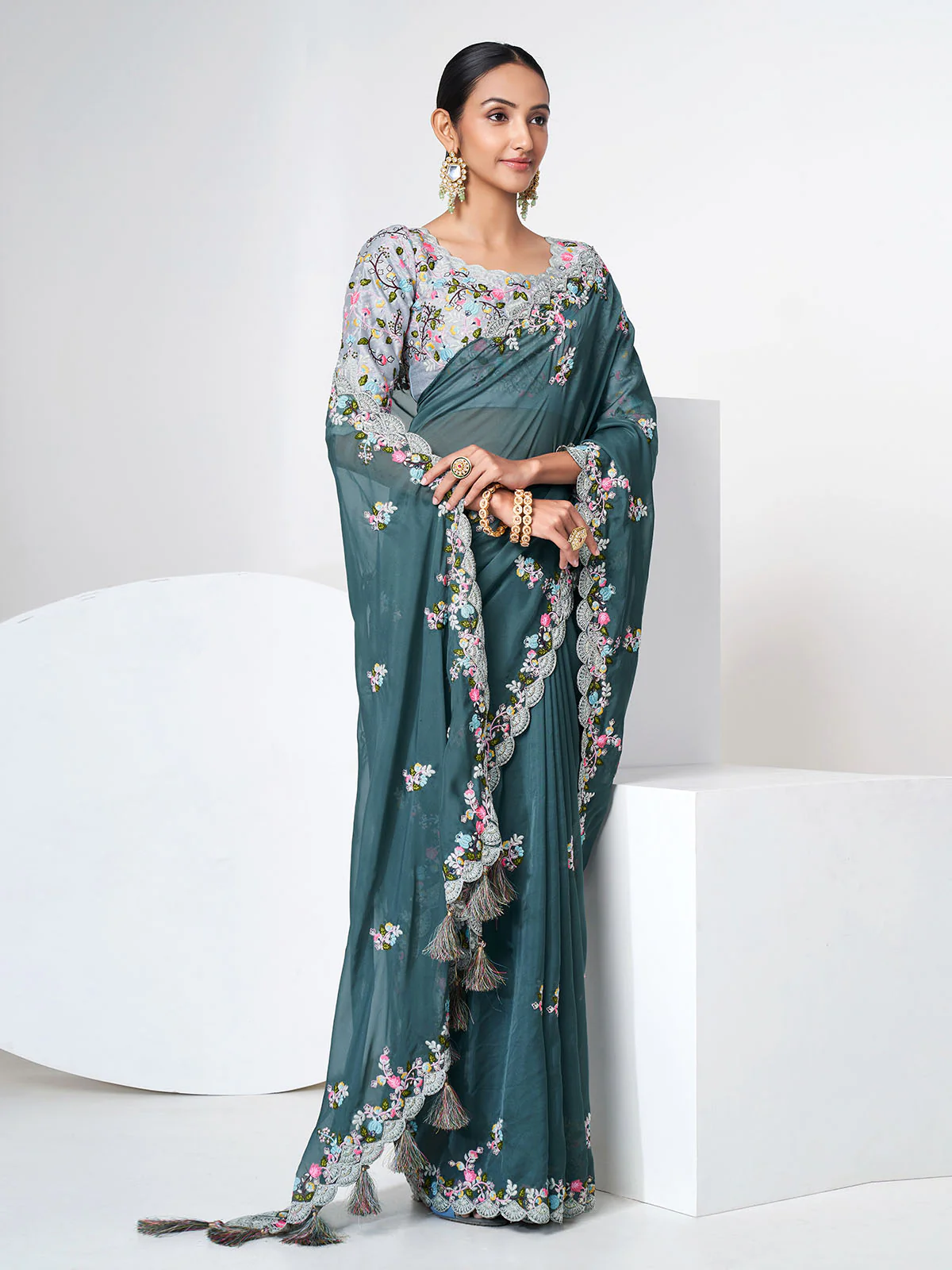 Odette Women Blue Organza Saree With Unstitched Blouse - Image 3