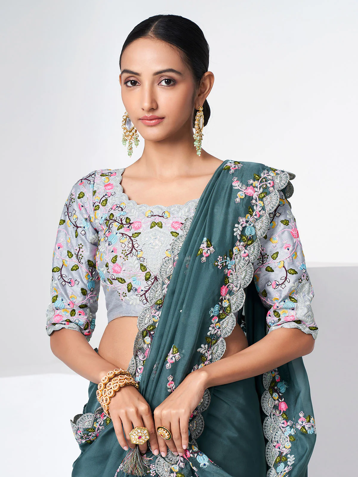 Odette Women Blue Organza Saree With Unstitched Blouse - Image 7