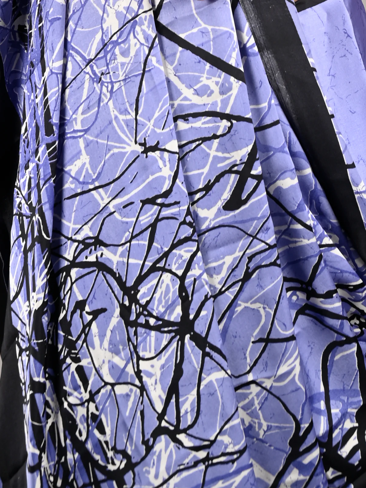 Odette Women Blue Satin Crepe Digital Print Saree With Unstitched Blouse - Image 4