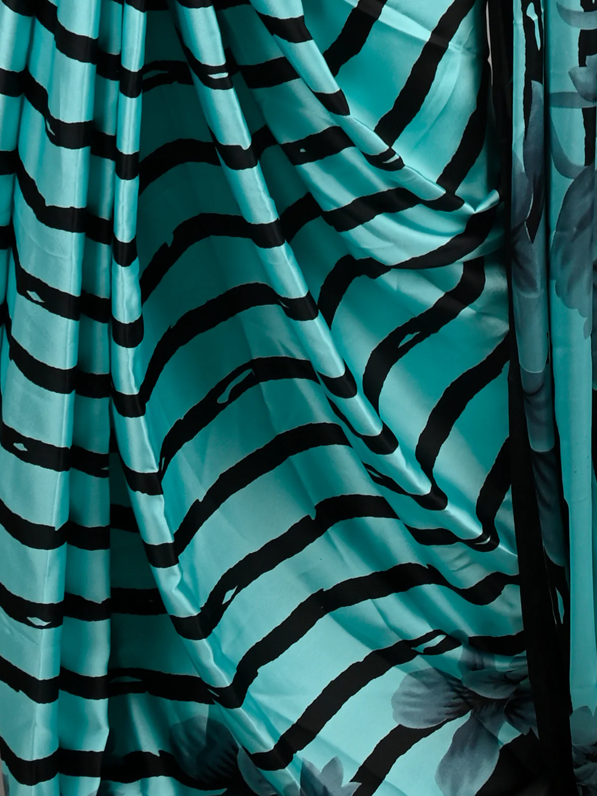 Odette Women Blue Satin Crepe Stripes Saree With Unstitched Blouse - Image 4