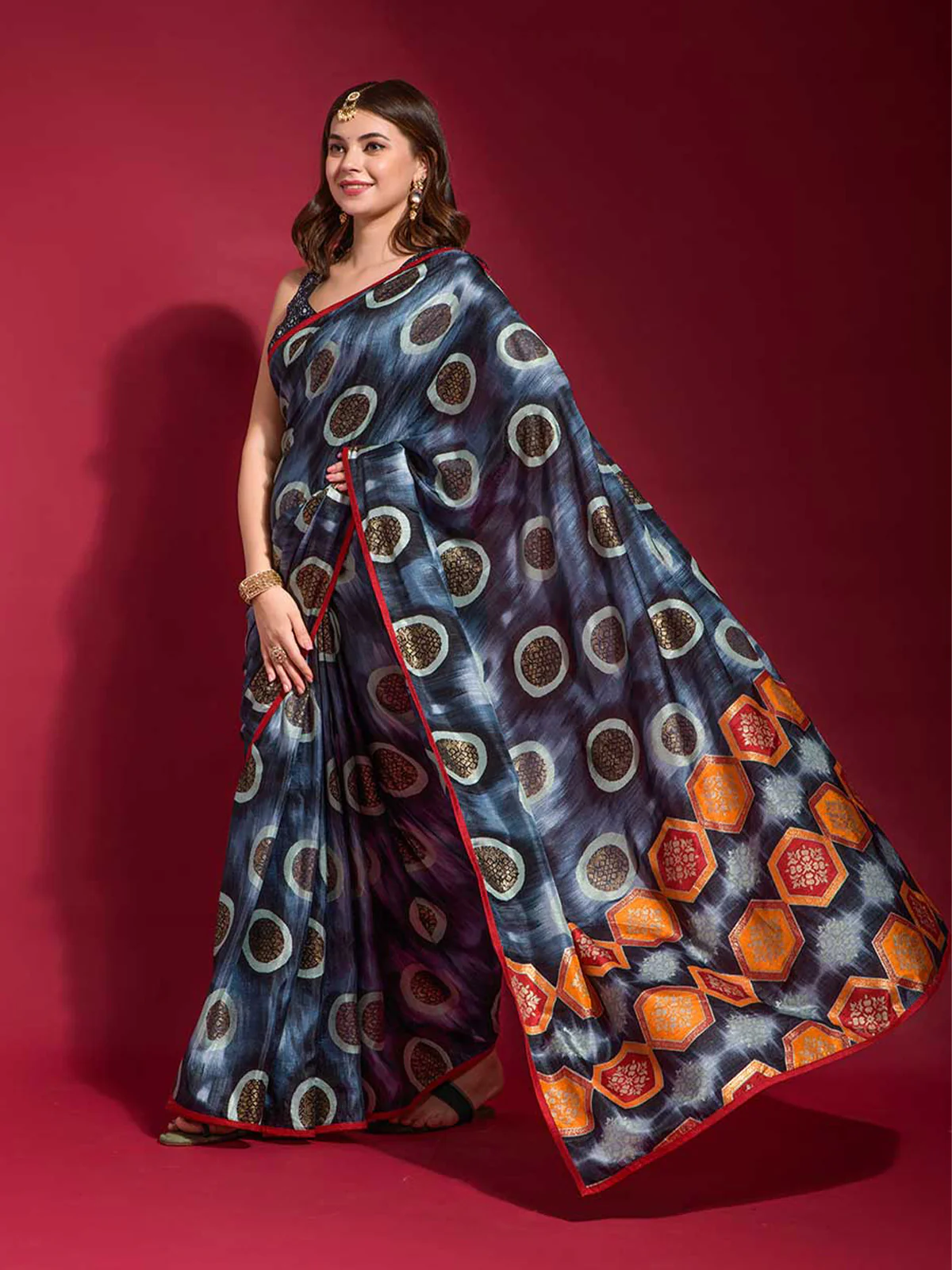 Odette Women Multicolor Silk Blend Saree With Blouse Piece - Image 3