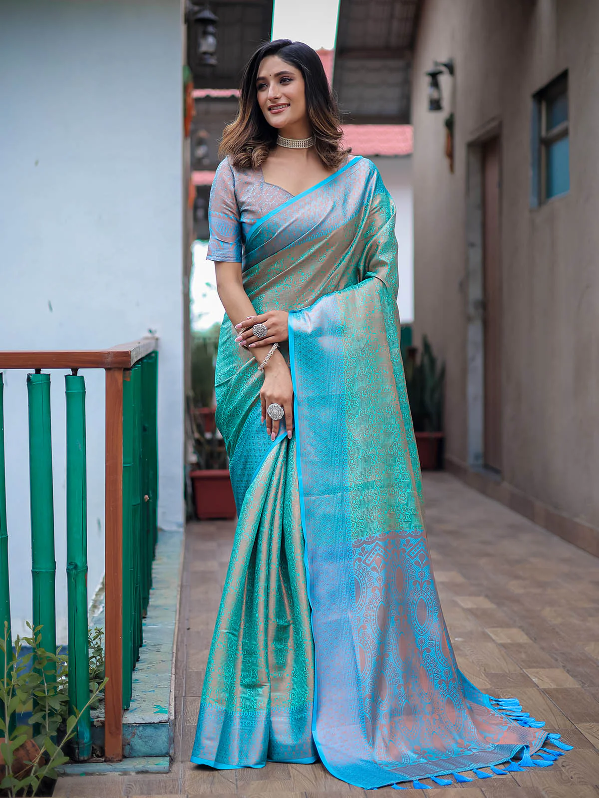 Odette Women Blue Silk Blend Woven Saree With Unstitched Blouse - Image 2