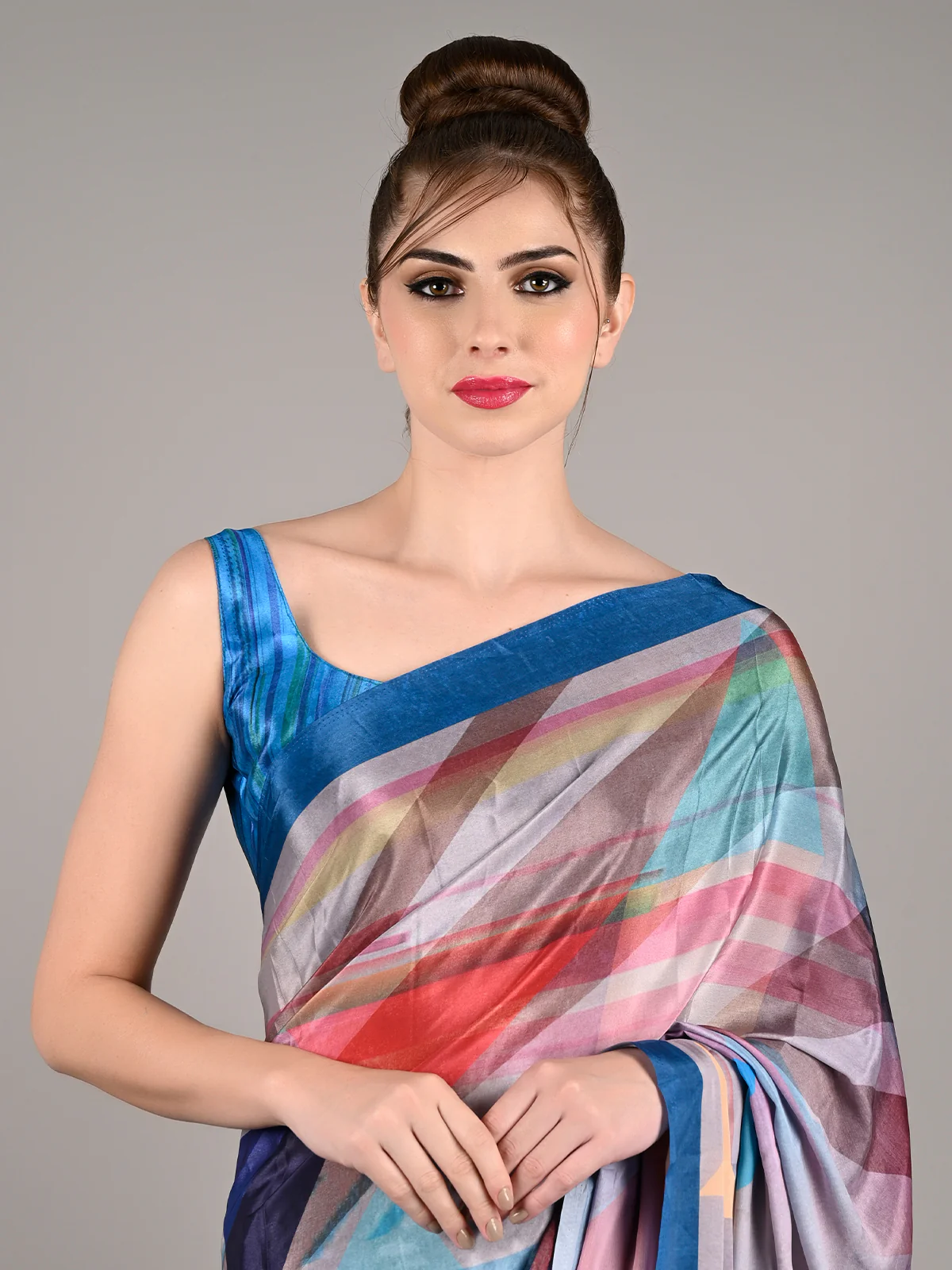 Odette Women Blue Silk Crepe Digital Stripes Print Saree With Unstitched Blouse - Image 3