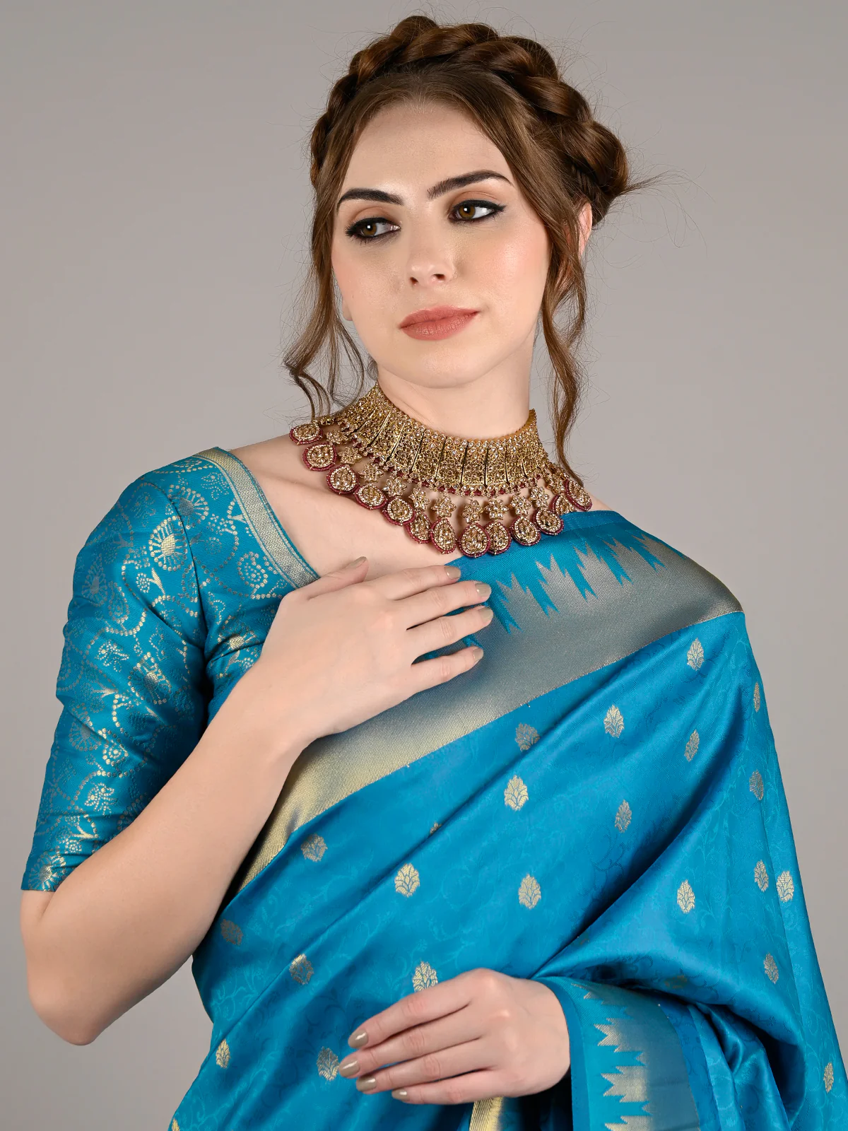 Odette Women Blue Silk Woven Saree With Unstitched Blouse - Image 3