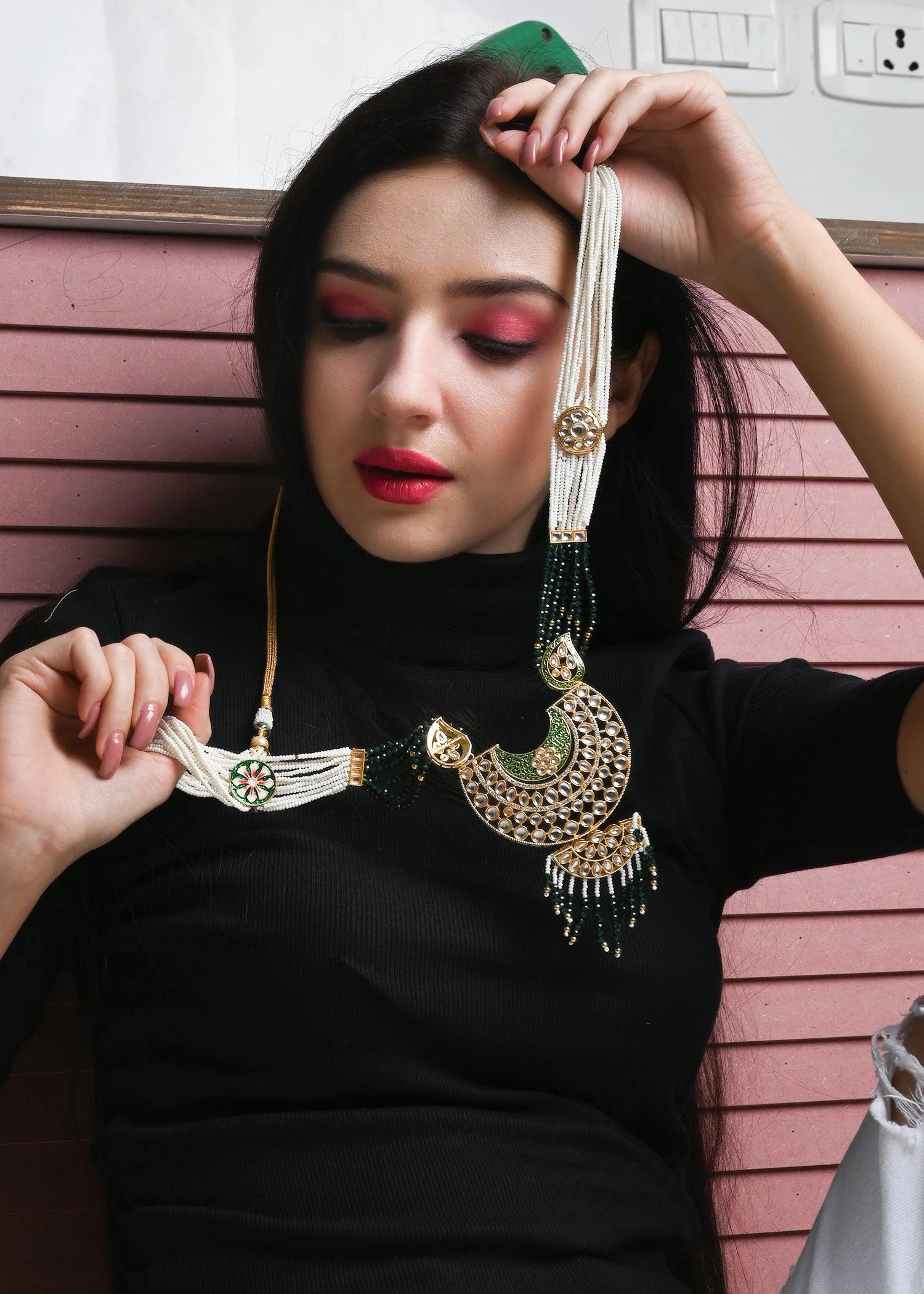 Odette Women Classy Green Necklace Set - Image 2