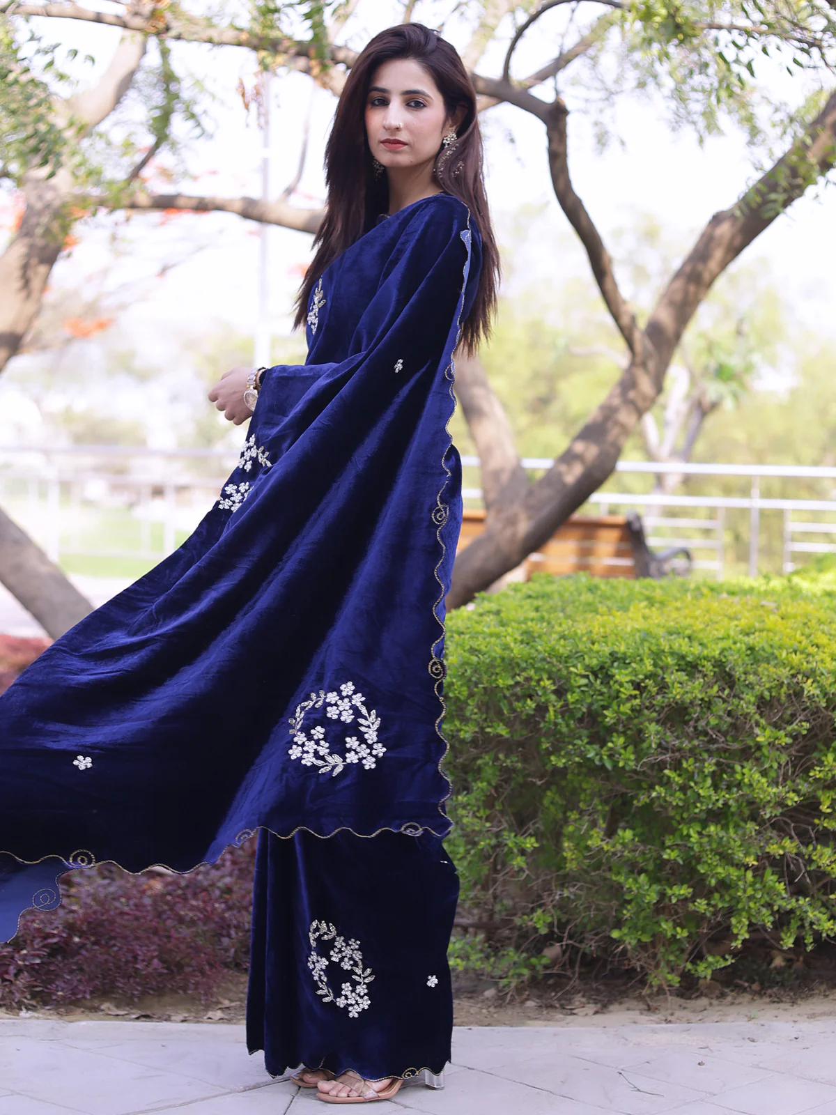 Odette Women Velvet Embroidered Blue Saree With Blouse Piece - Image 3