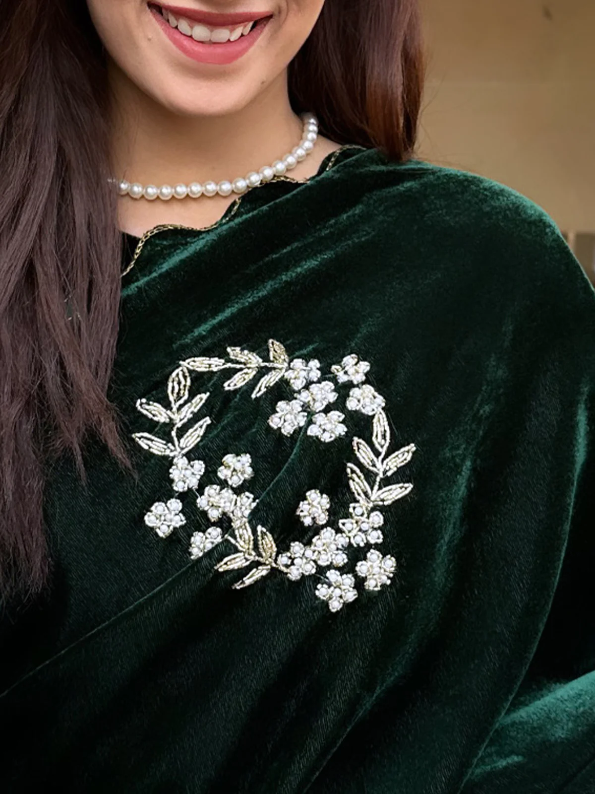 Odette Women Velvet Embroidered Green Saree With Blouse Piece - Image 5