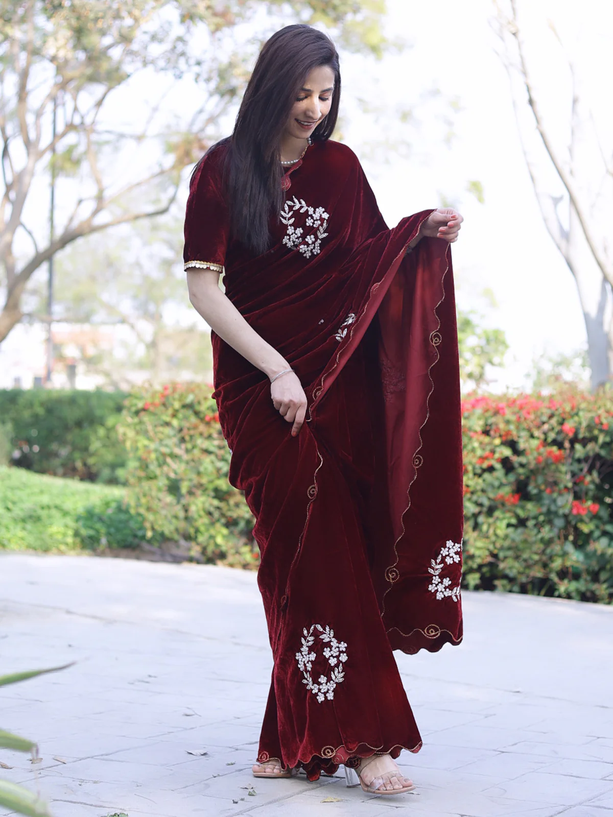Odette Women Velvet Embroidered Red Saree With Blouse Piece - Image 3