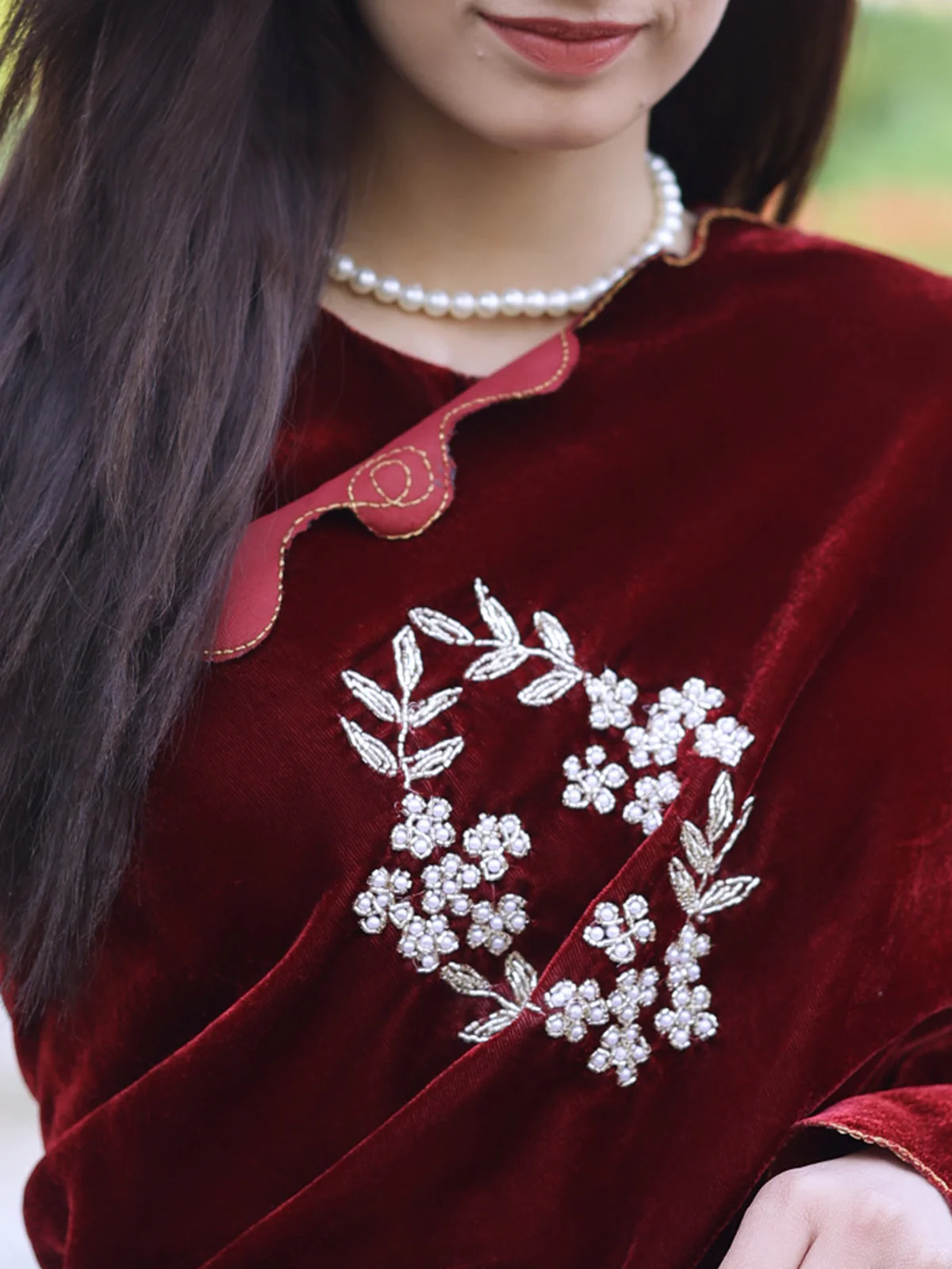 Odette Women Velvet Embroidered Red Saree With Blouse Piece - Image 5