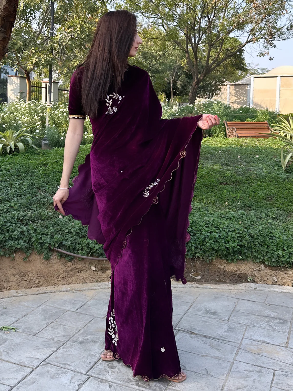 Odette Women Velvet Embroidered Violet Saree With Blouse Piece - Image 3