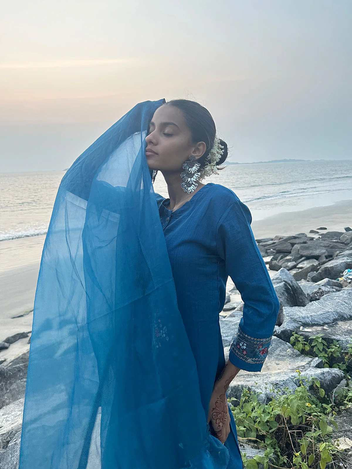 Odette Women Blue Embroidered Silk Blend Stitched Kurta Set - Image 4