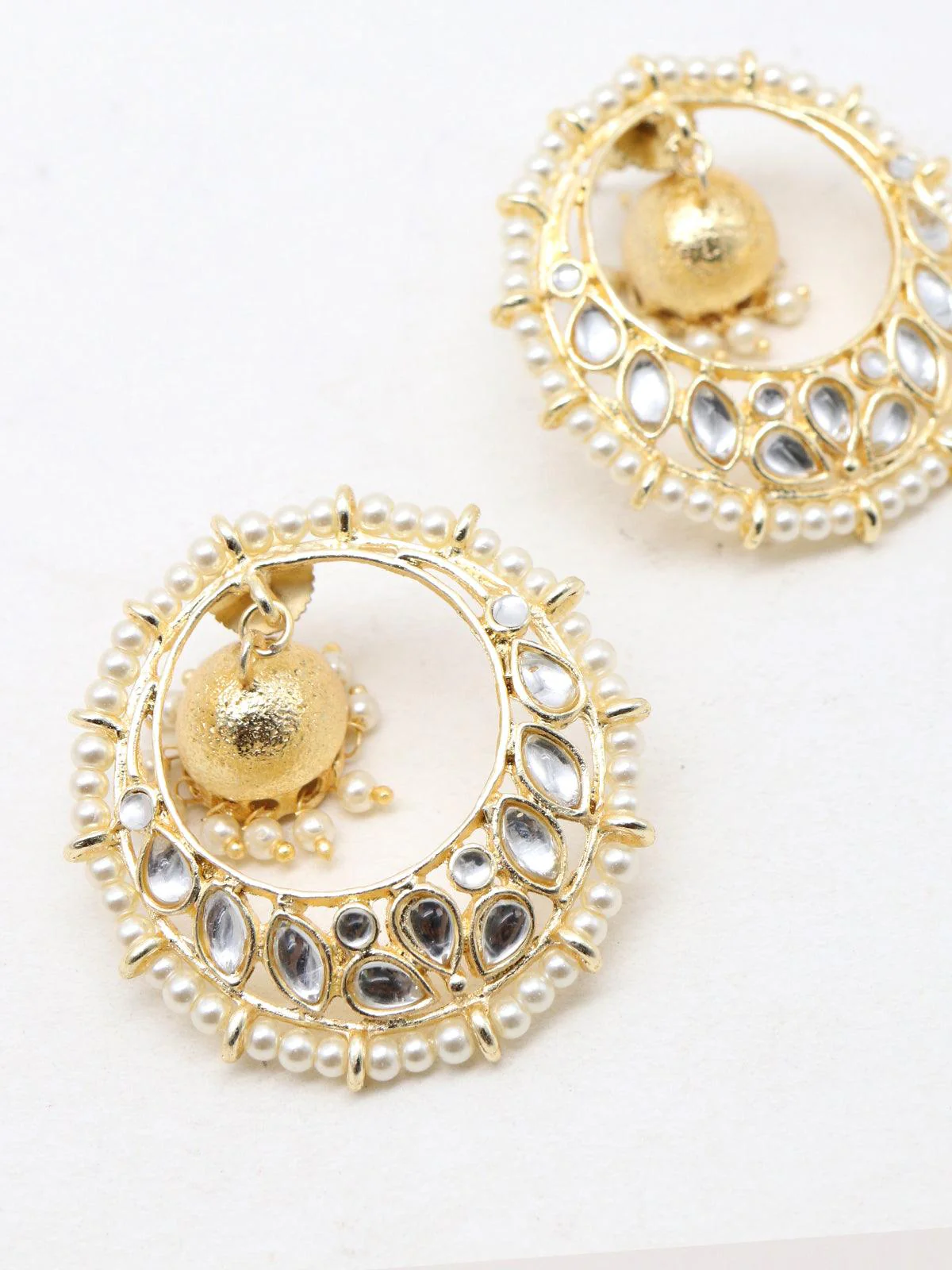 Odette Women Round Gold Tone Kundan And Pearl Earrings - Image 5