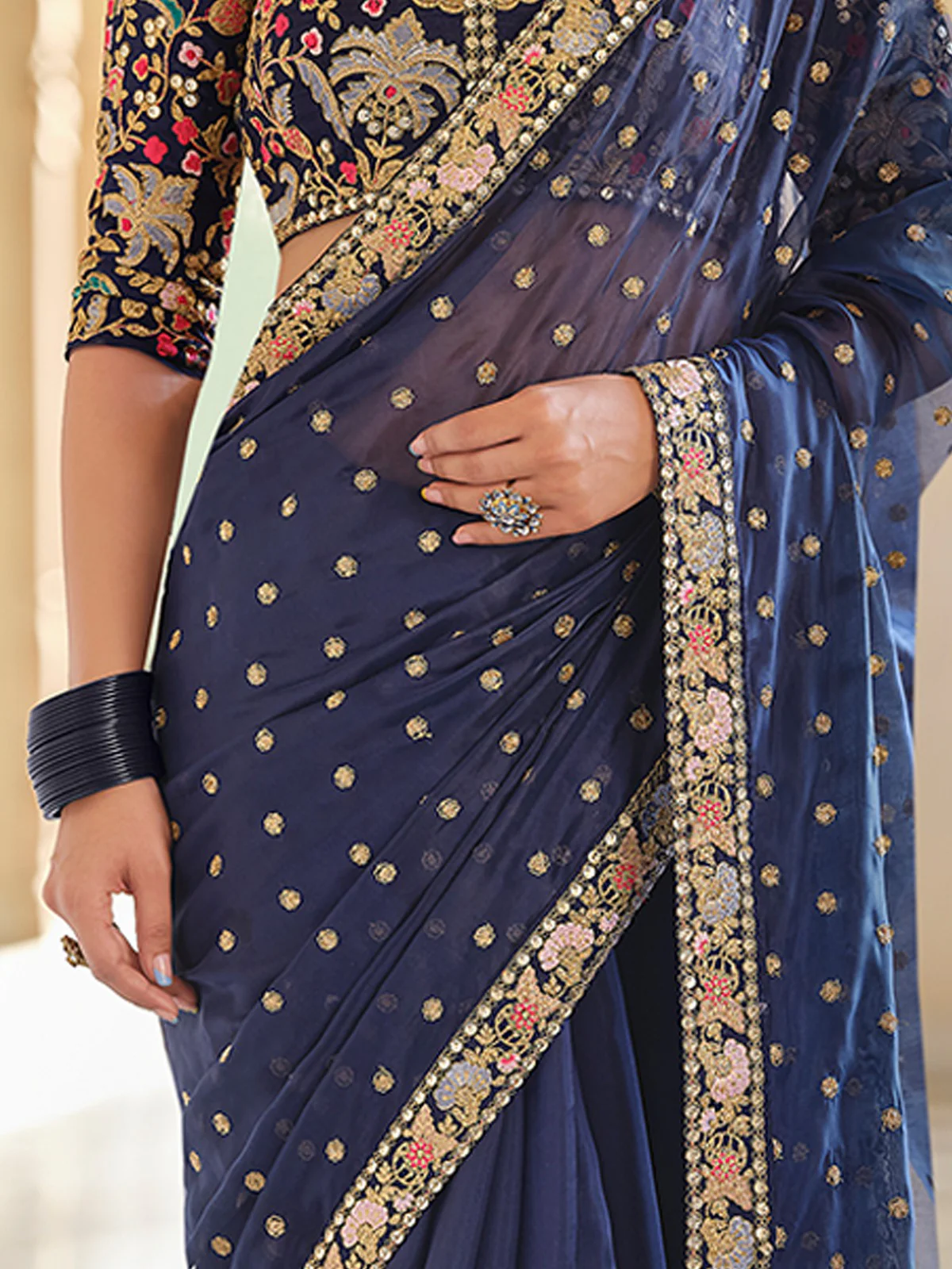 Odette Women Dark Blue Organza Embroidered Saree With Unstitched Blouse - Image 3