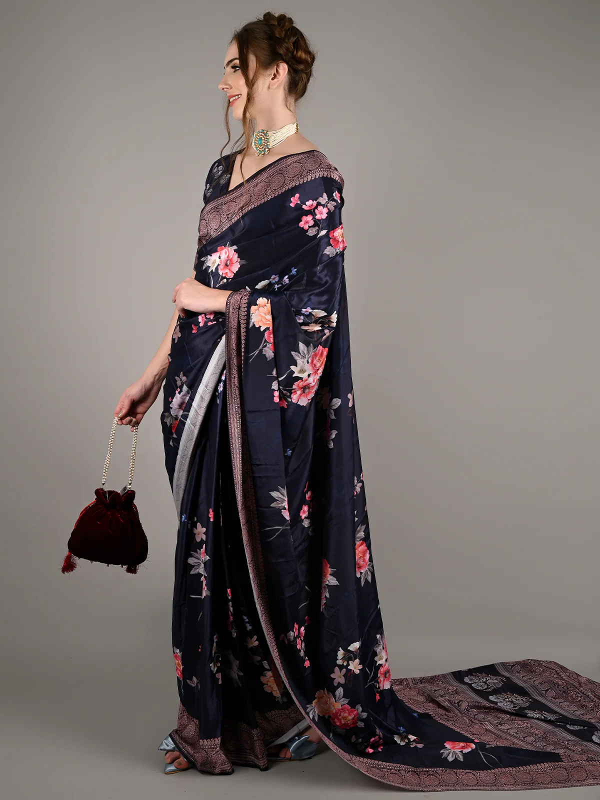 Odette Women Dark Blue Silk Crepe Floral Printed Saree With Unstitched Blouse - Image 2
