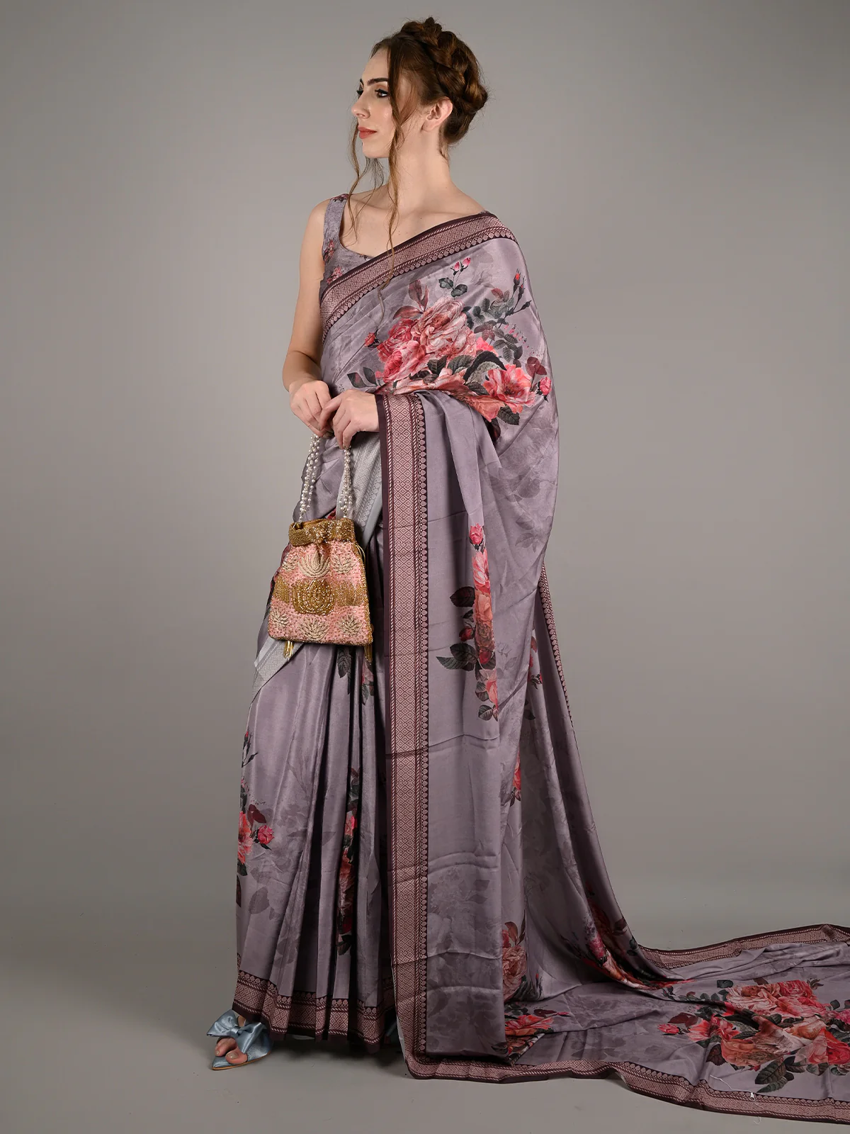Odette Women Dark Grey Silk Crepe Floral Printed Saree With Unstitched Blouse - Image 2