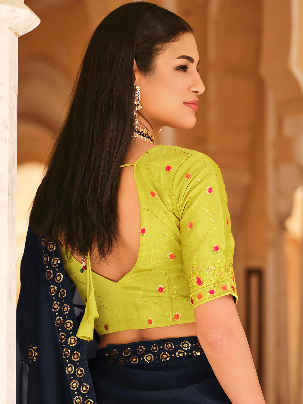 Odette Women Elegant Dark Blue Chinon Saree With Unstitched Blouse - Image 2