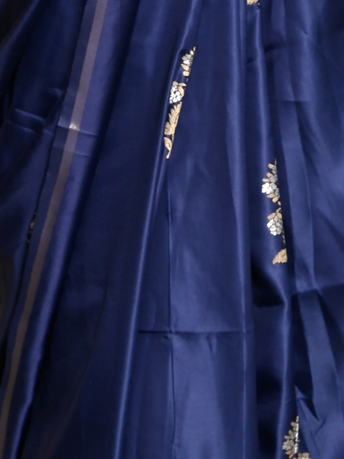 Odette Women Festive Blue Satin Printed Saree With Unstitched Blouse - Image 6
