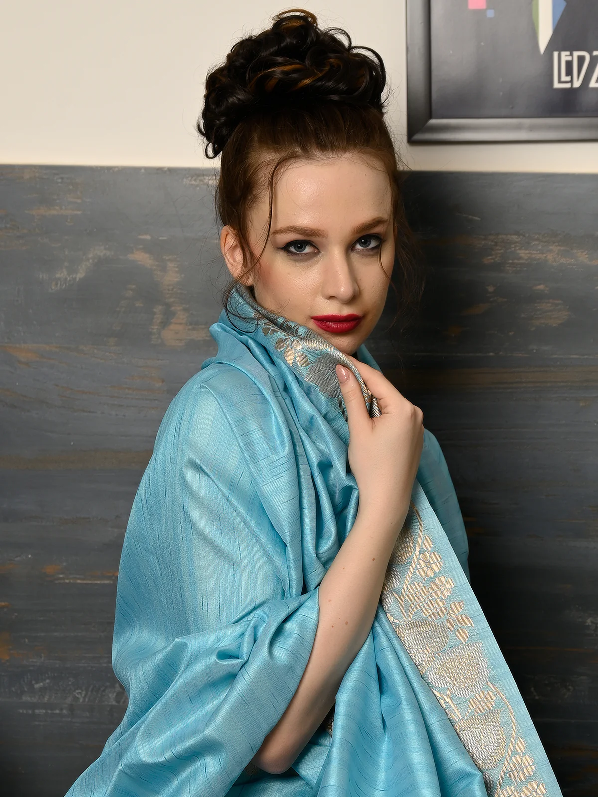 Odette Women Festive Blue Silk Blend Woven Saree With Unstitched Blouse - Image 4