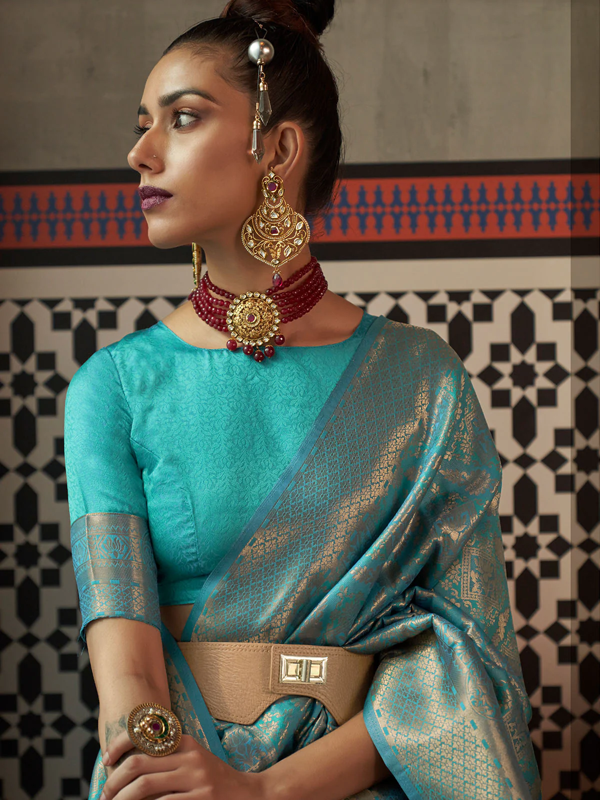 Odette Women Festive Blue Silk Blend Woven Saree With Unstitched Blouse - Image 2