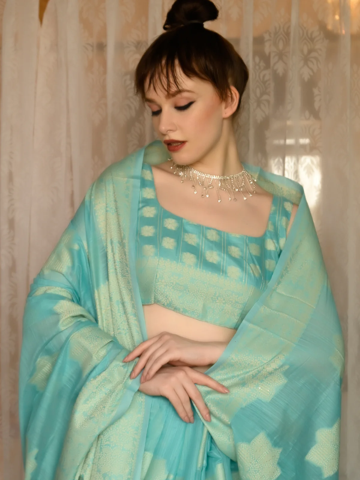 Odette Women Festive Blue Silk Blend Woven Saree With Unstitched Blouse - Image 4