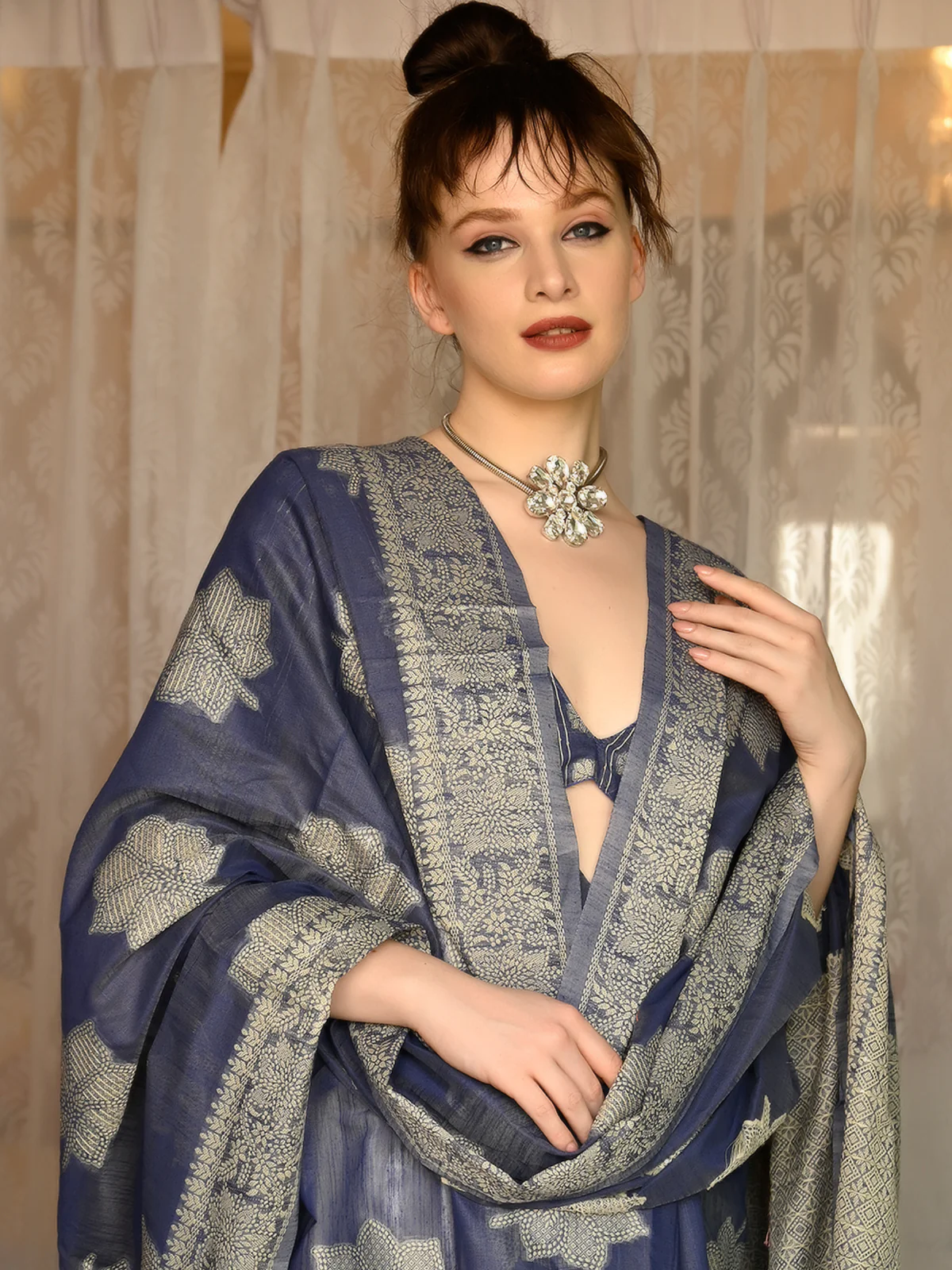 Odette Women Festive Dark Blue Silk Blend Woven Saree With Unstitched Blouse - Image 4