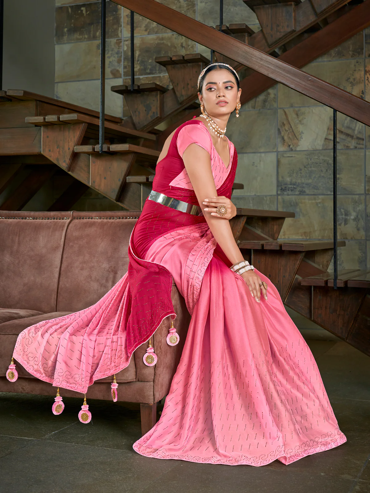 Odette Women Pink Saree With Unstitched Blouse - Image 2