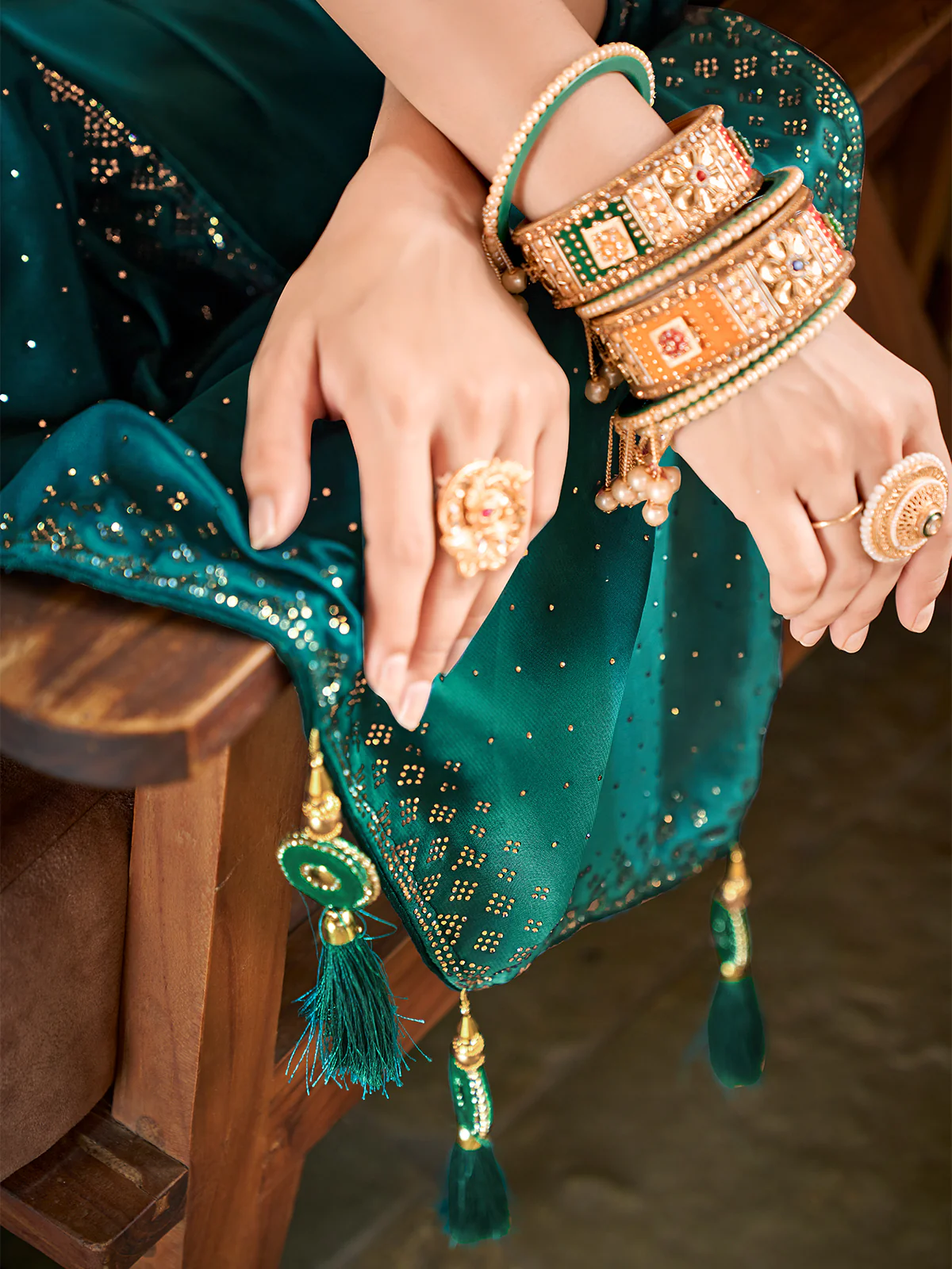 Odette Women Teal Saree With Unstitched Blouse - Image 3