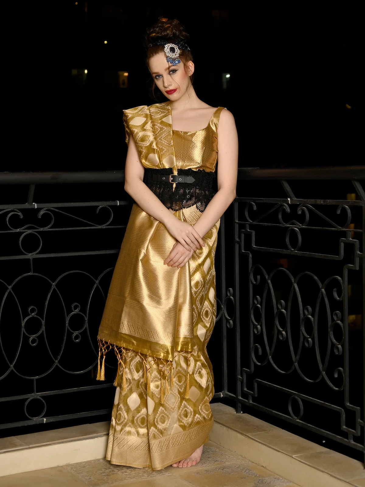 Odette Women Festive Gold Tissue Woven Saree With Unstitched Blouse - Image 2