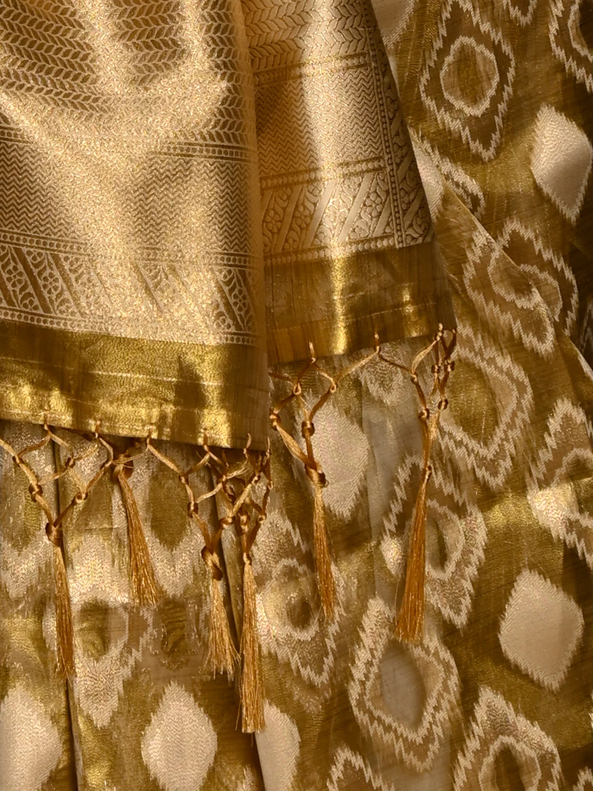 Odette Women Festive Gold Tissue Woven Saree With Unstitched Blouse - Image 5