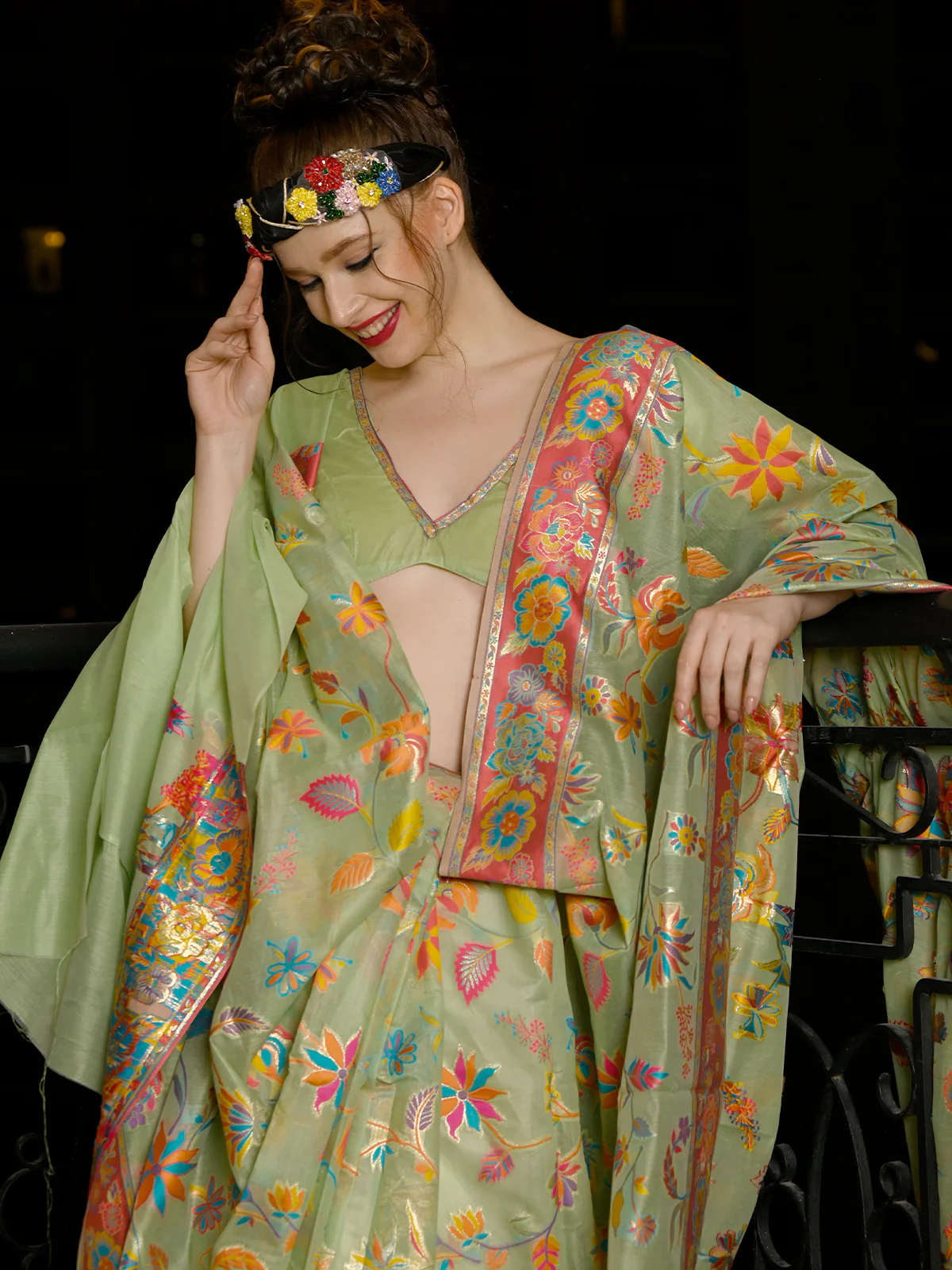 Odette Women Festive Green Silk Blend Woven Saree With Unstitched Blouse - Image 4