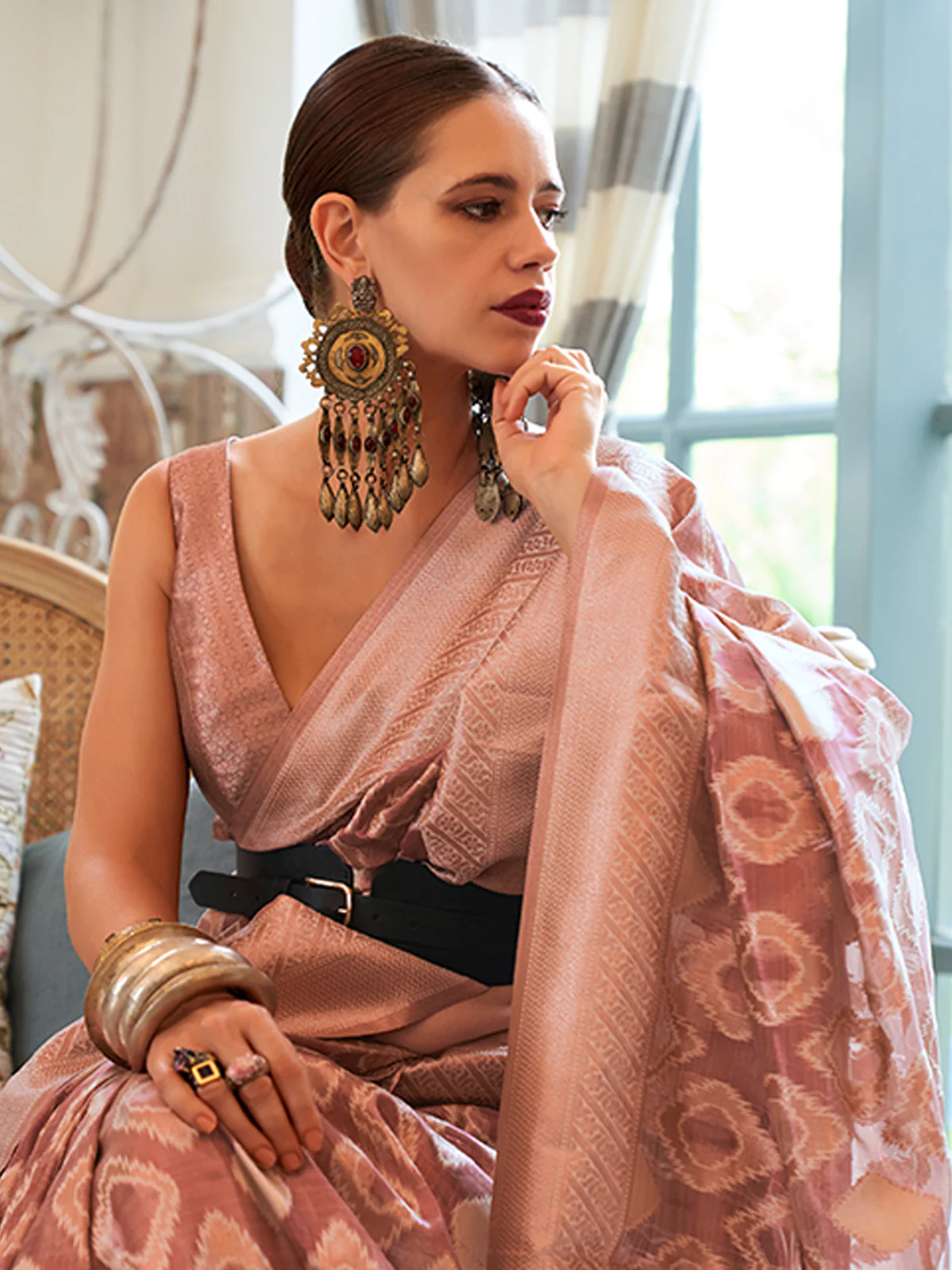 Odette Women Pink Multi Work Tissue Saree With Untsitched Blouse - Image 2
