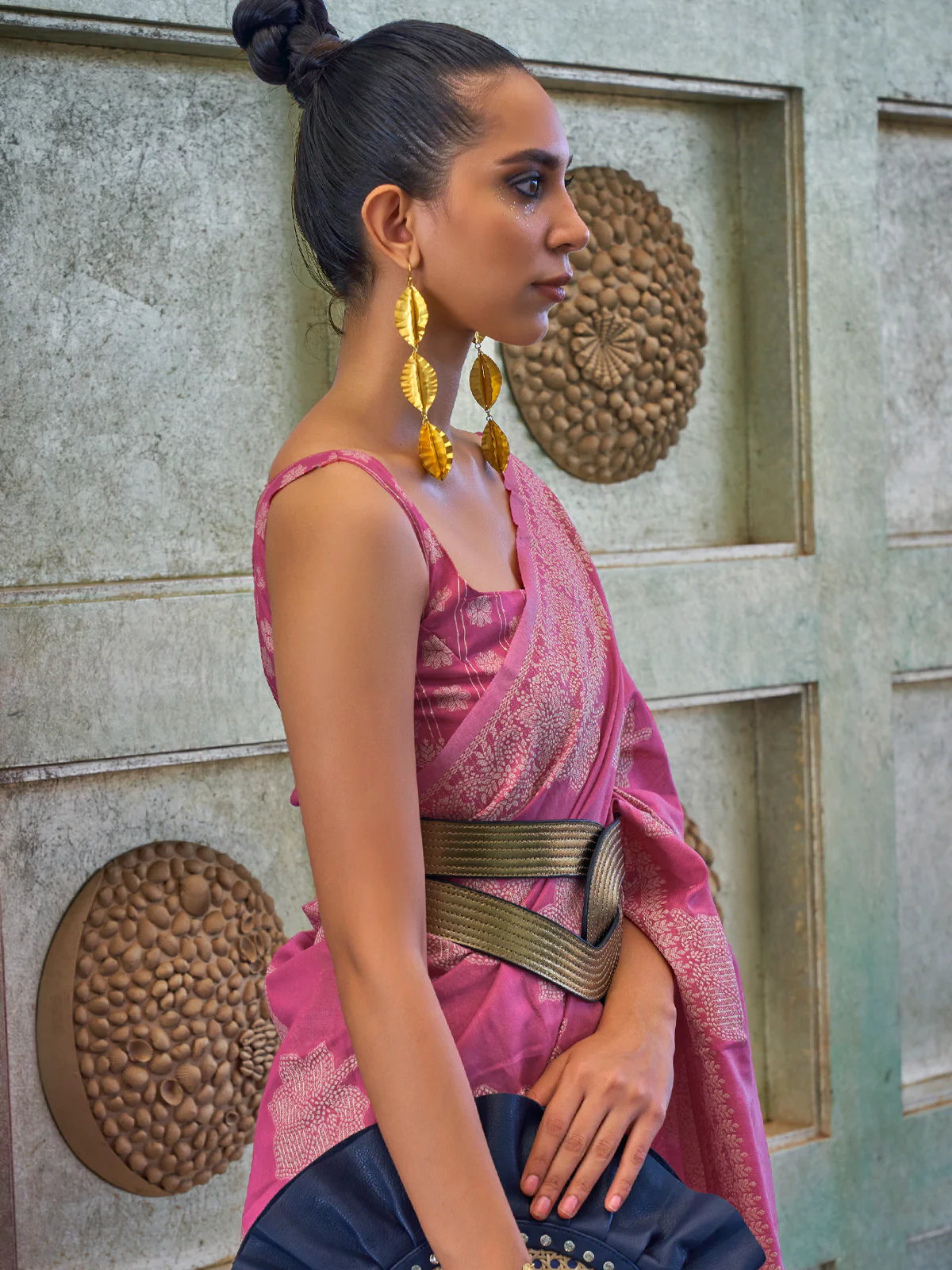 Odette Women Festive Pink Silk Blend Woven Saree With Unstitched Blouse - Image 2