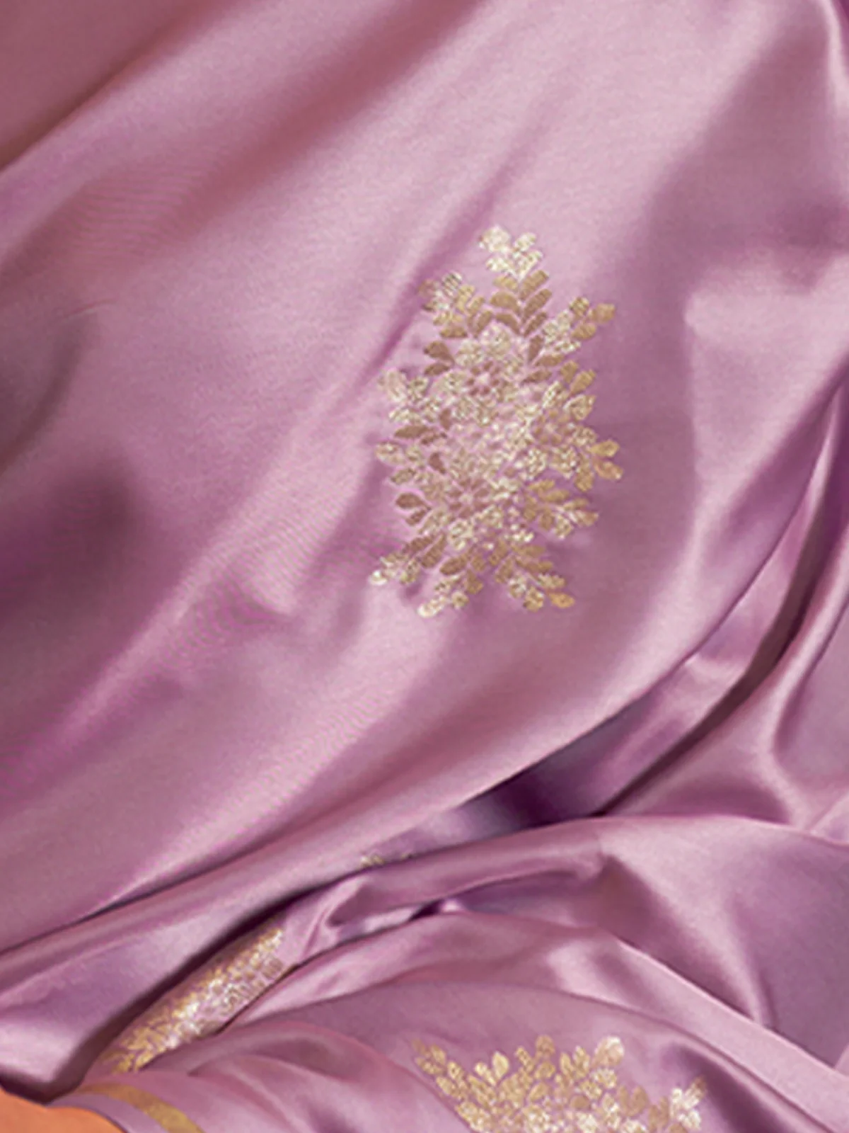 Odette Women Festive Lilac Satin Printed Saree With Unstitched Blouse - Image 5