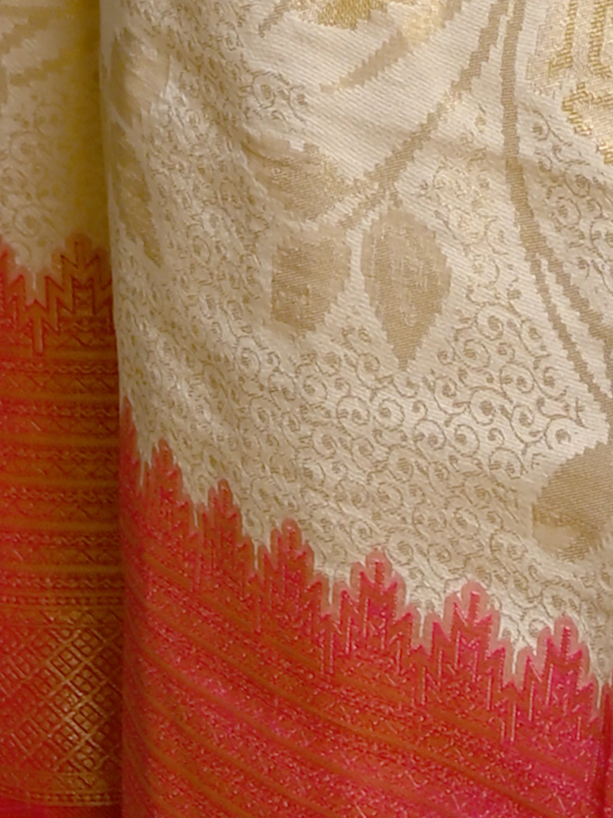 Odette Women Festive Apricot Silk Blend Woven Saree With Unstitched Blouse - Image 5