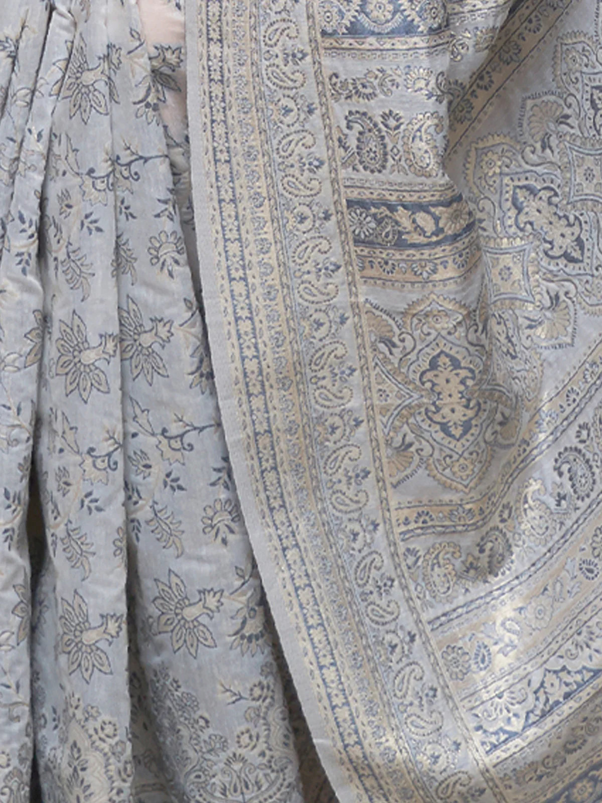 Odette Women Festive Grey Silk Blend Woven Saree With Unstitched Blouse - Image 5