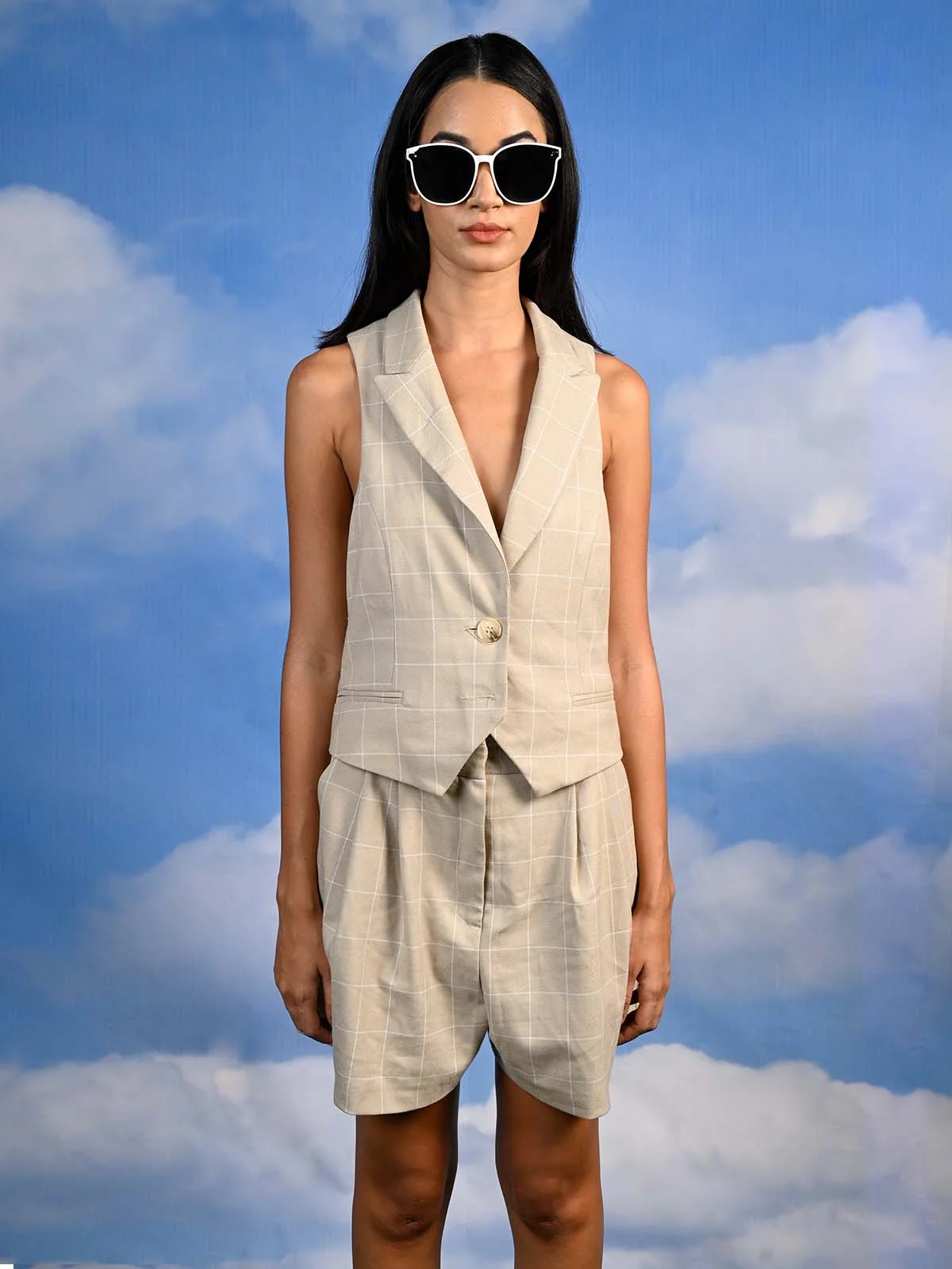 Odette Women Gorgeous Black Sunglasses With A White Frame - Image 2