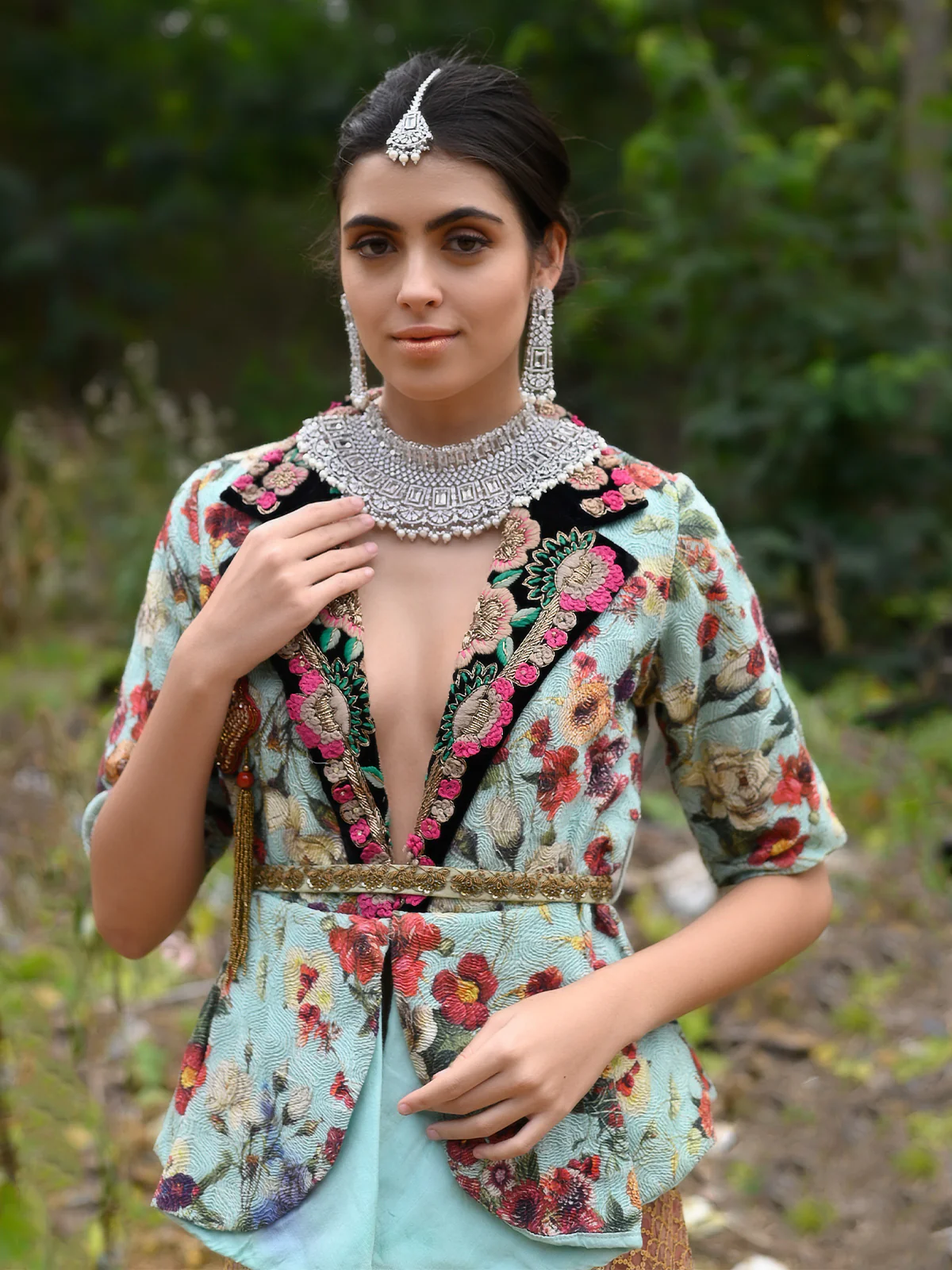 Odette Women Gorgeous White Choker Set With Maangteeka - Image 2