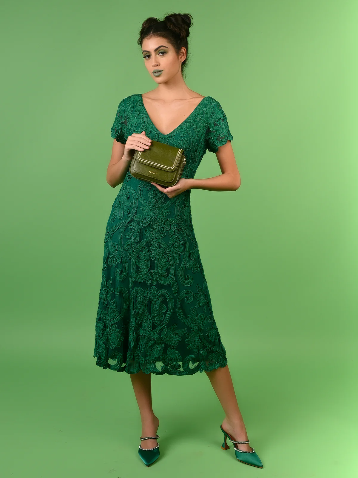Odette Women Green Embroidered Formal Clutch - Image 2