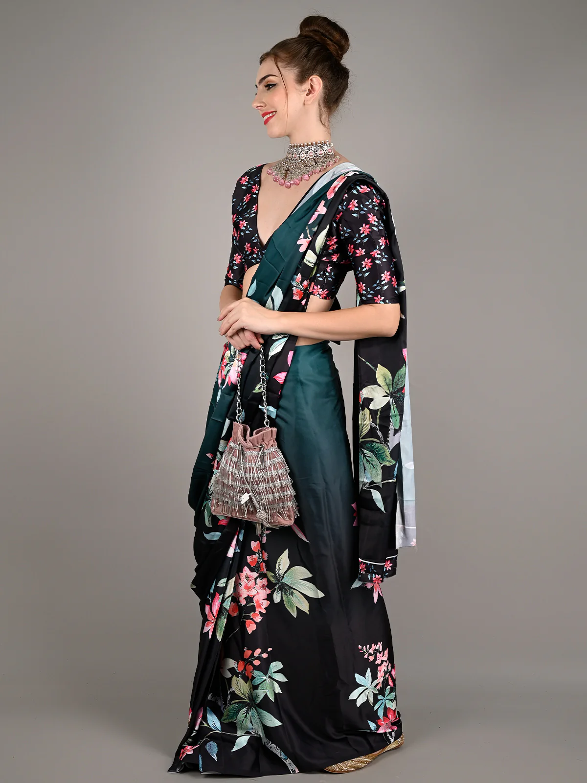 Odette Women Green Soft Crepe Digital Floral Print Saree With Unstitched Blouse - Image 2
