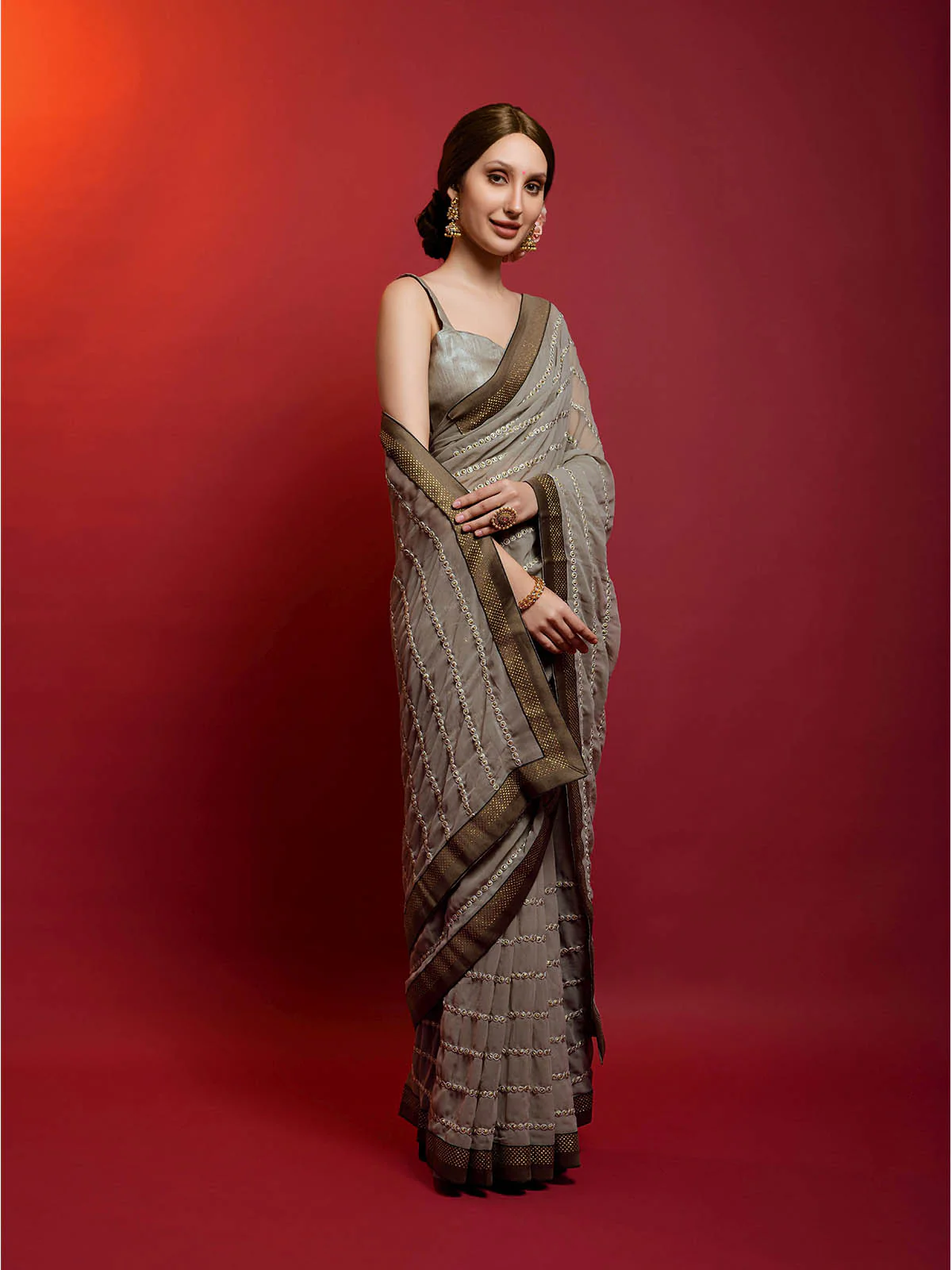 Odette Women Grey Georgette Saree With Unstitched Blouse - Image 2